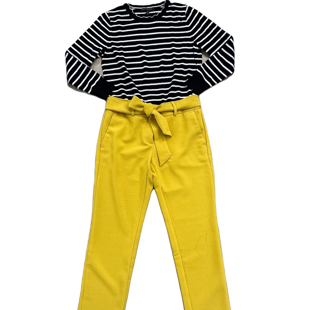 (22) Banana Republic Pullover Sweater, Scallop Crew Neck, Size SP